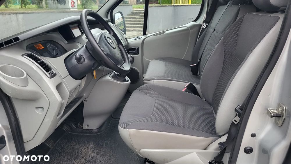 Opel Vivaro - 8