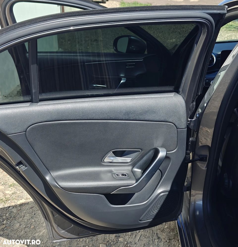 Mercedes-Benz EQA - 8