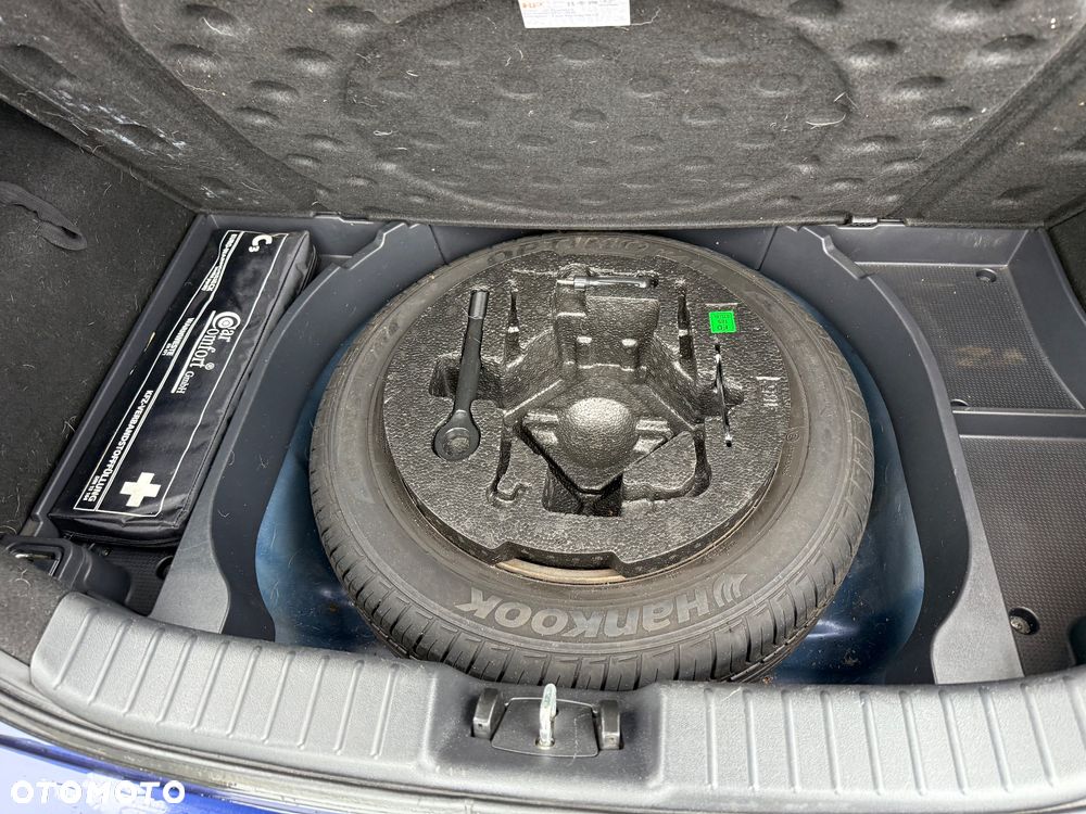 Hyundai i30 1.4 Base + - 14