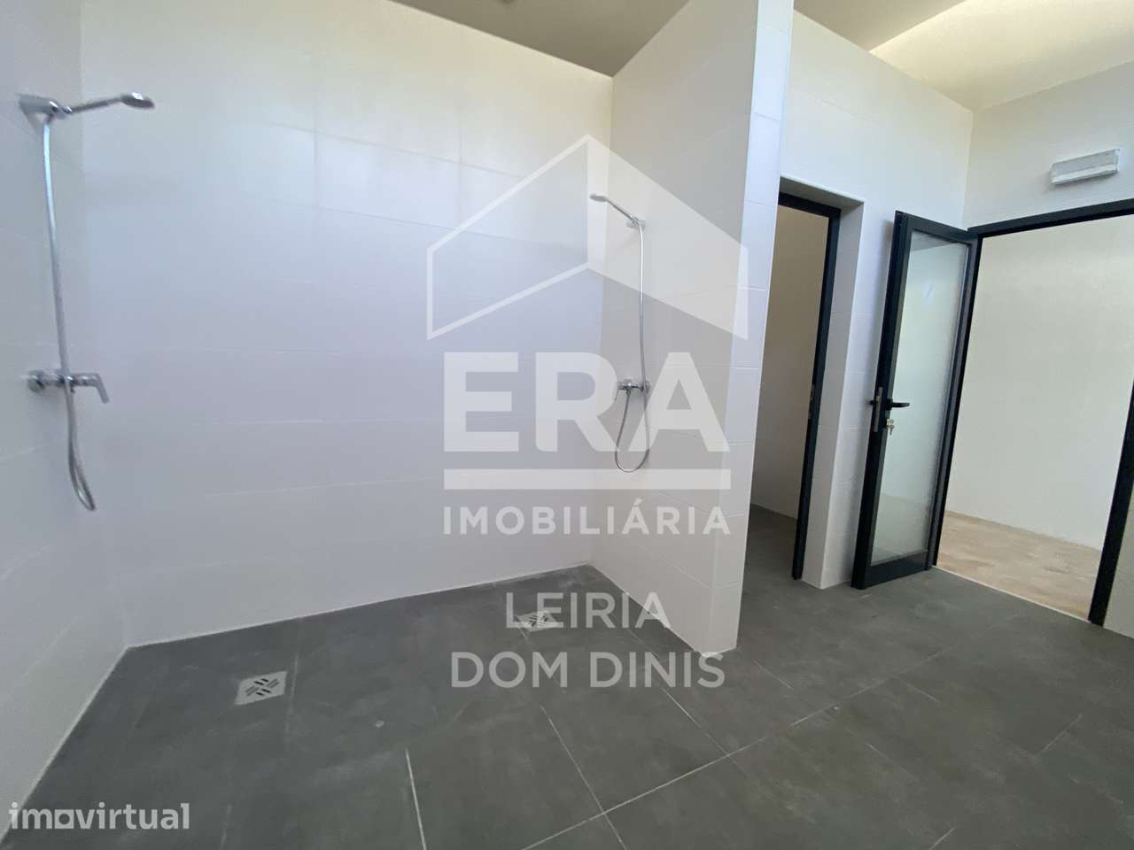 Armazém moderno com escritórios e segurança em Leiria - Grande imagem: 5/14