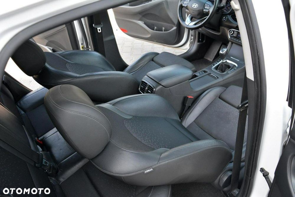 Hyundai i30 1.4 T-GDI Premiere Luxury - 17