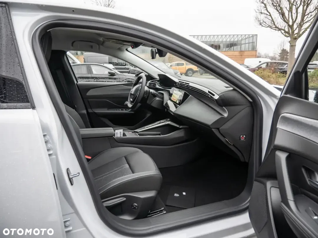 Peugeot 408 - 10
