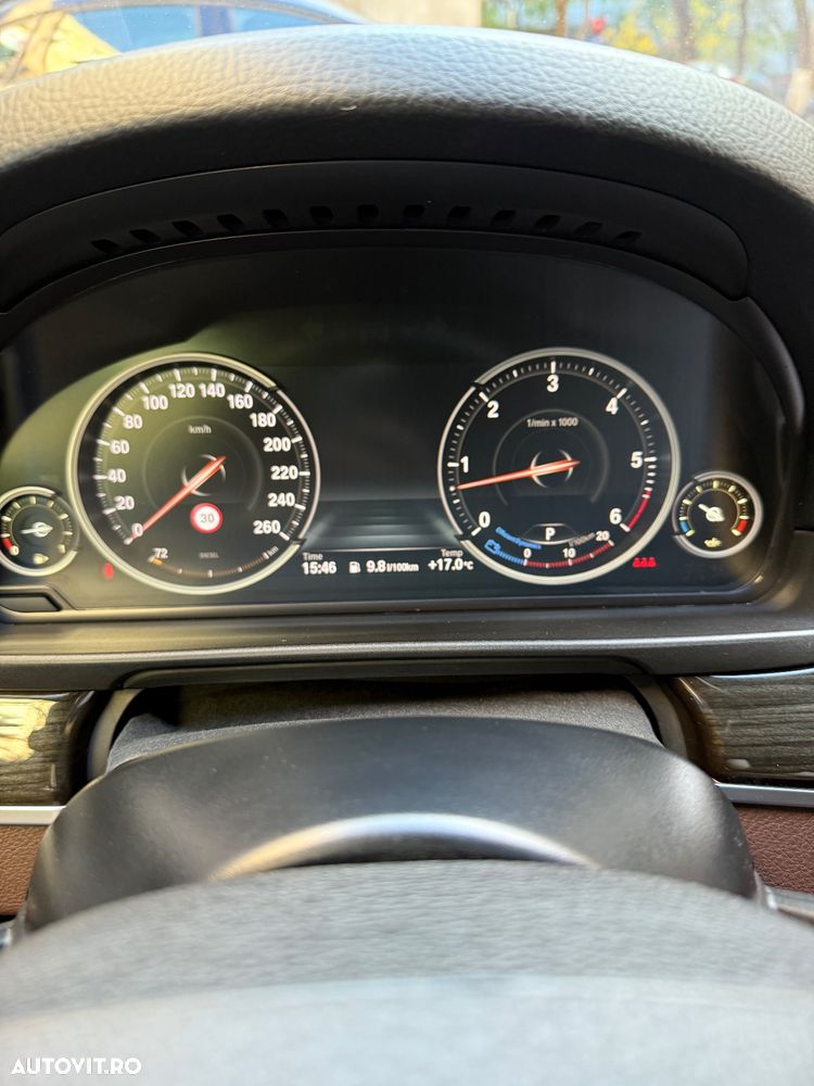 BMW Seria 5 530d xDrive - 14