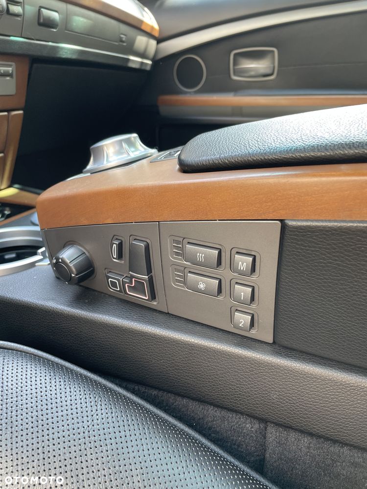BMW Seria 7 745i - 19