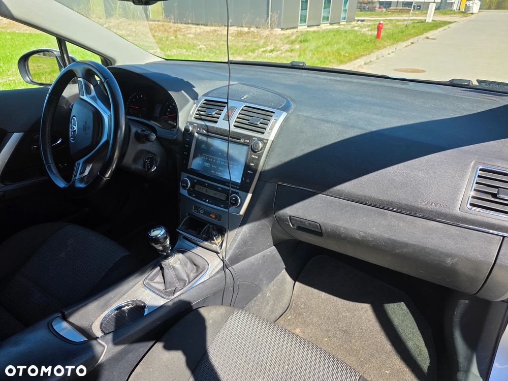 Toyota Avensis 1.8 Premium - 8