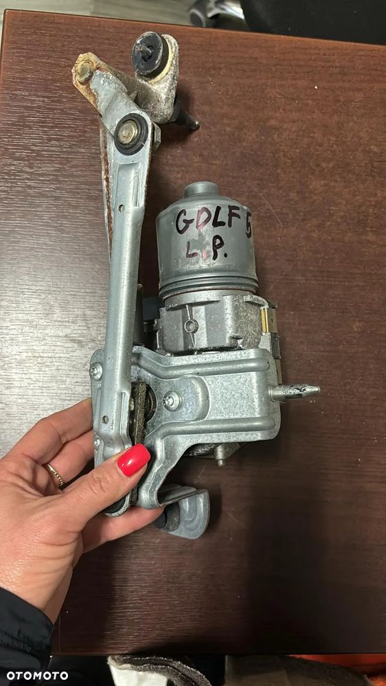 VW GOLF V  mechanizm wycieraczek  lewy lub prawy przód   5M0955023C 5M0955024C   (101/9)    (106/2) - 1