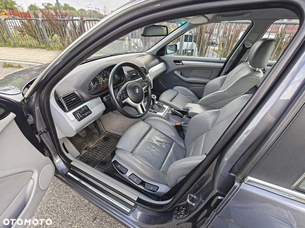 BMW Seria 3 325i - 24