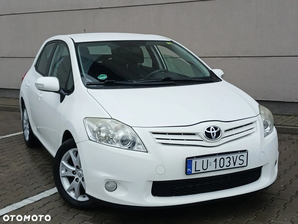 Toyota Auris 2012 photo 4