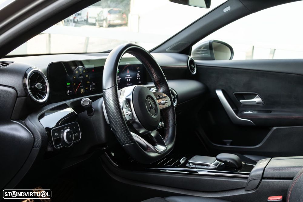 Mercedes-Benz A 250 e AMG Line - 13