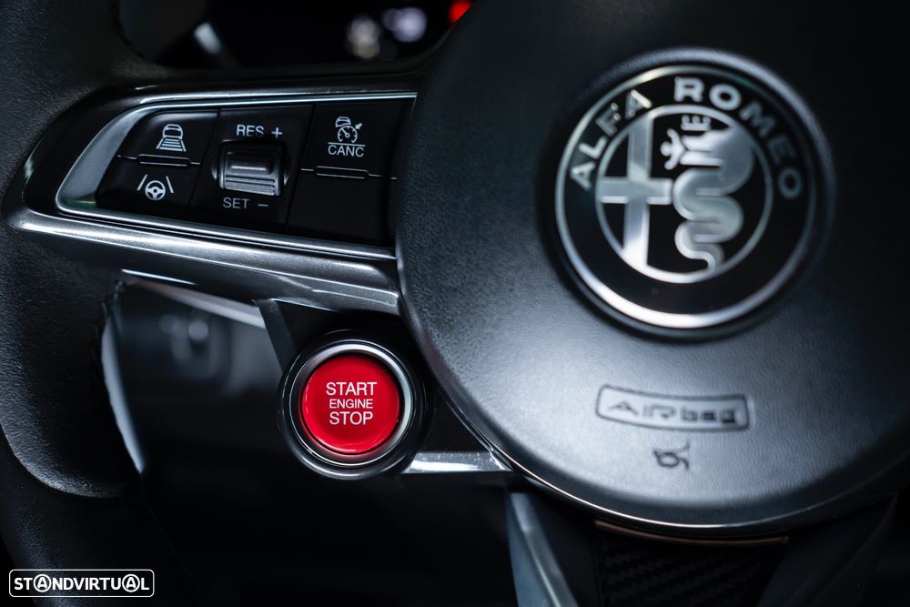 Alfa Romeo Giulia 2.9 V6 Bi-Turbo AT8 Quadrifoglio - 34