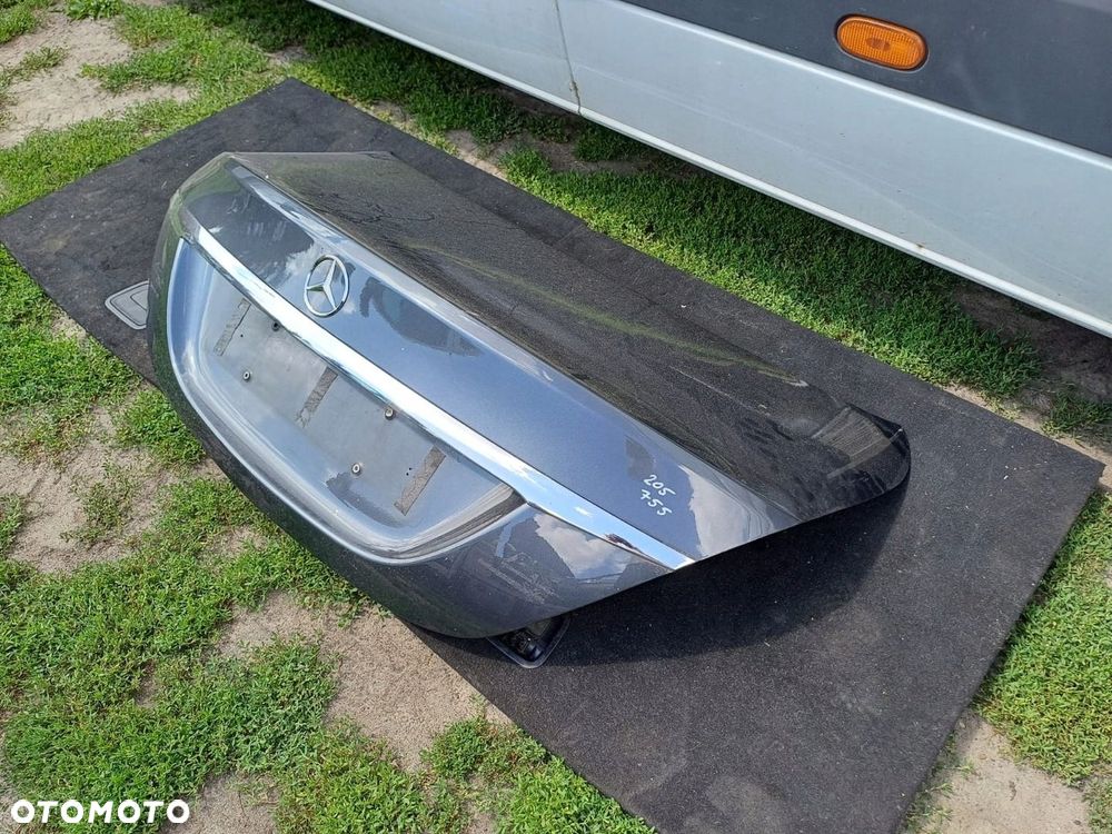 MERCEDES 205 kompletna tylna klapa kolor 755 - 2