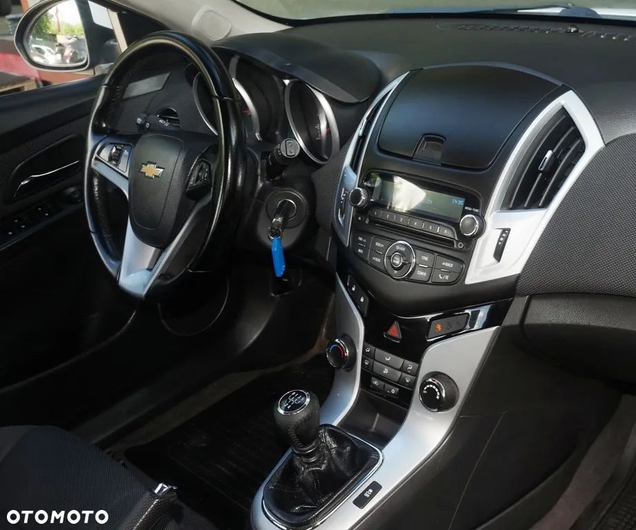 Chevrolet Cruze - 35