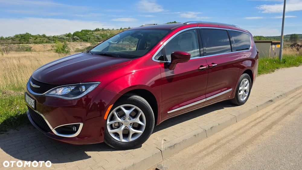 Chrysler Pacifica - 1
