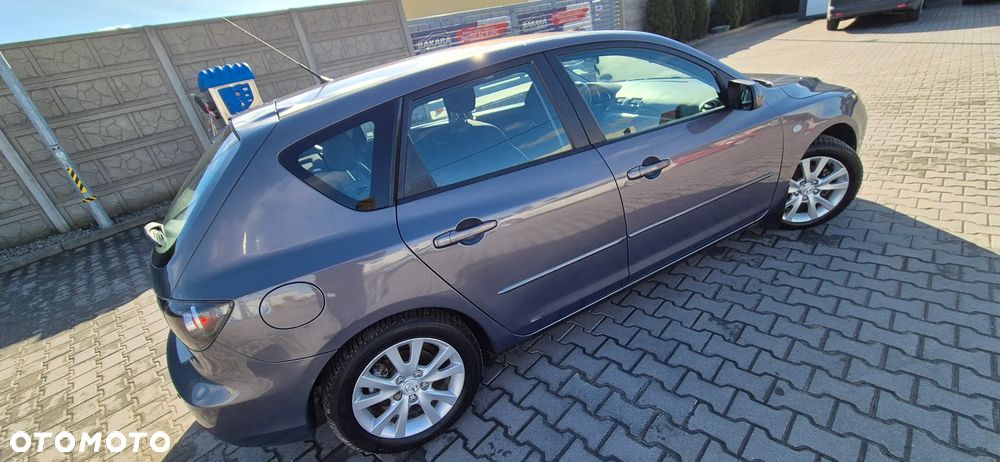 Mazda 3 1.6 Active + - 3