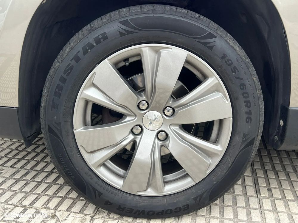 Peugeot 2008 1.2 PureTech Style - 12