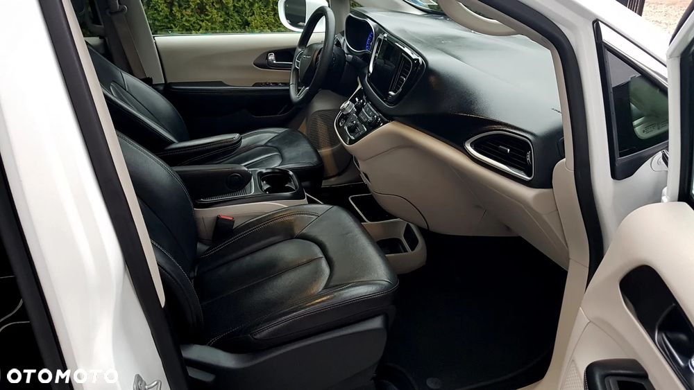 Chrysler Pacifica - 20