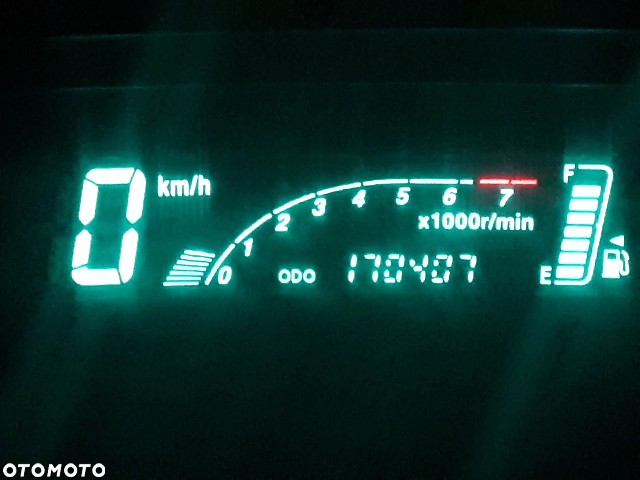 Toyota Yaris 1.3 - 18