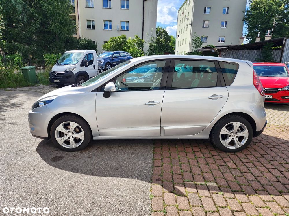 Renault Scenic 1.6 16V 110 Dynamique - 9