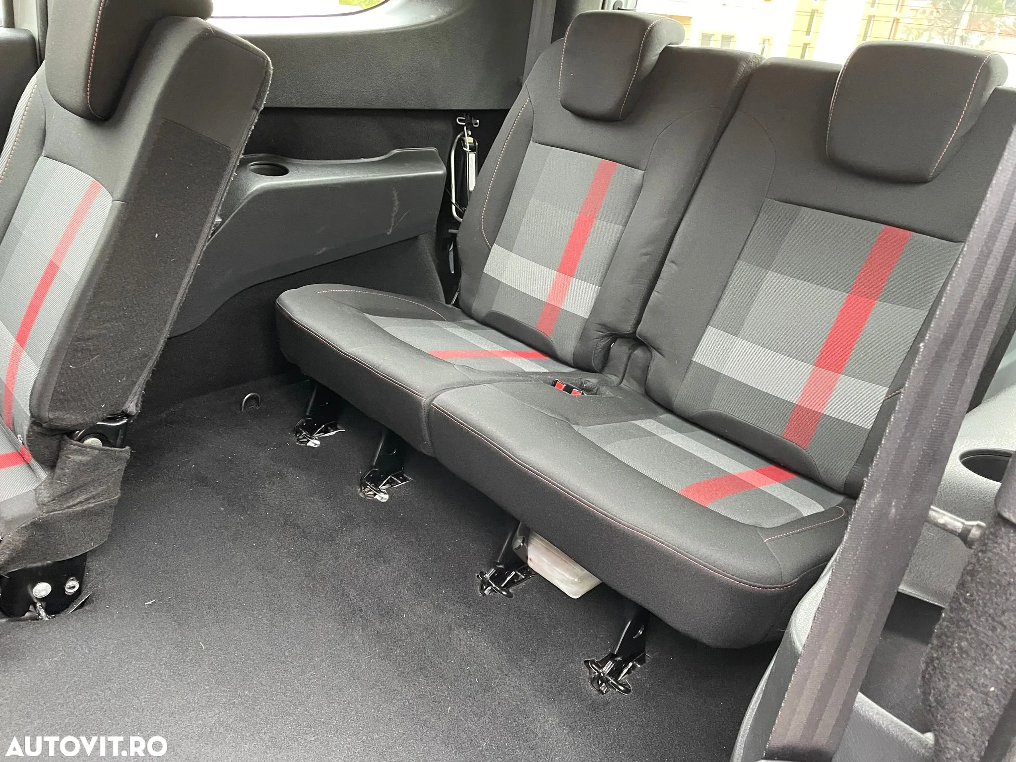 Dacia Lodgy TCe 130 GPF Stepway - 16