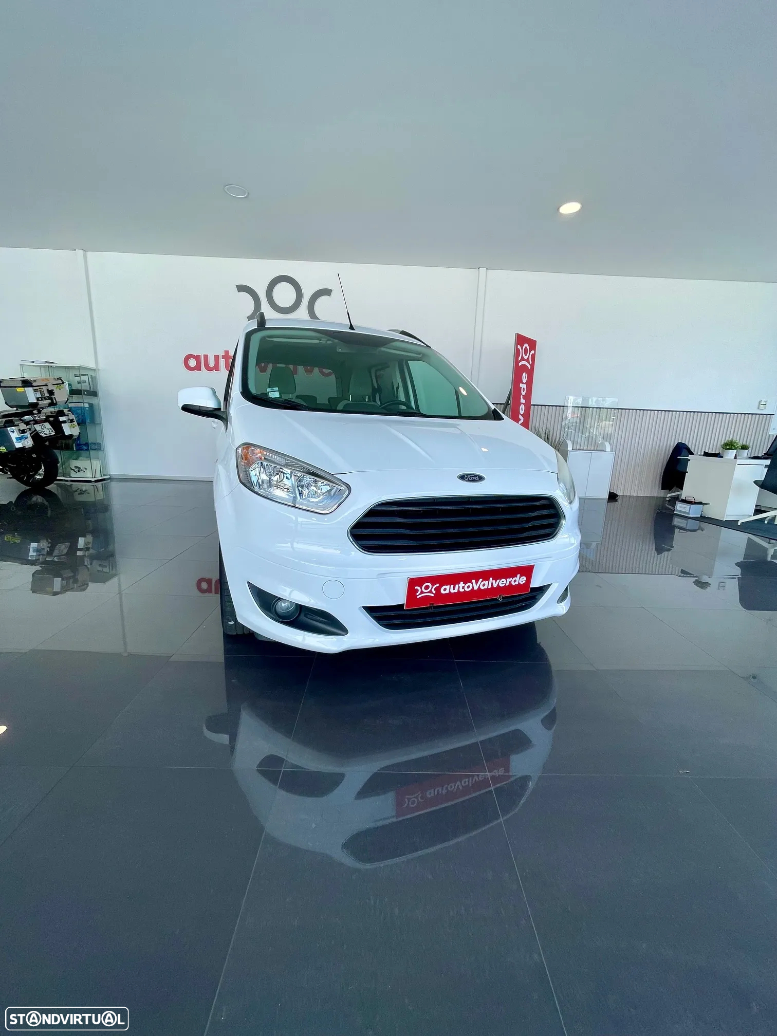 Ford Tourneo Courier 1.0 EcoBoost Titanium - 11
