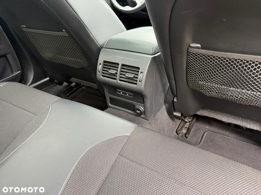 Jaguar XE 2.0 D R-Sport - 10