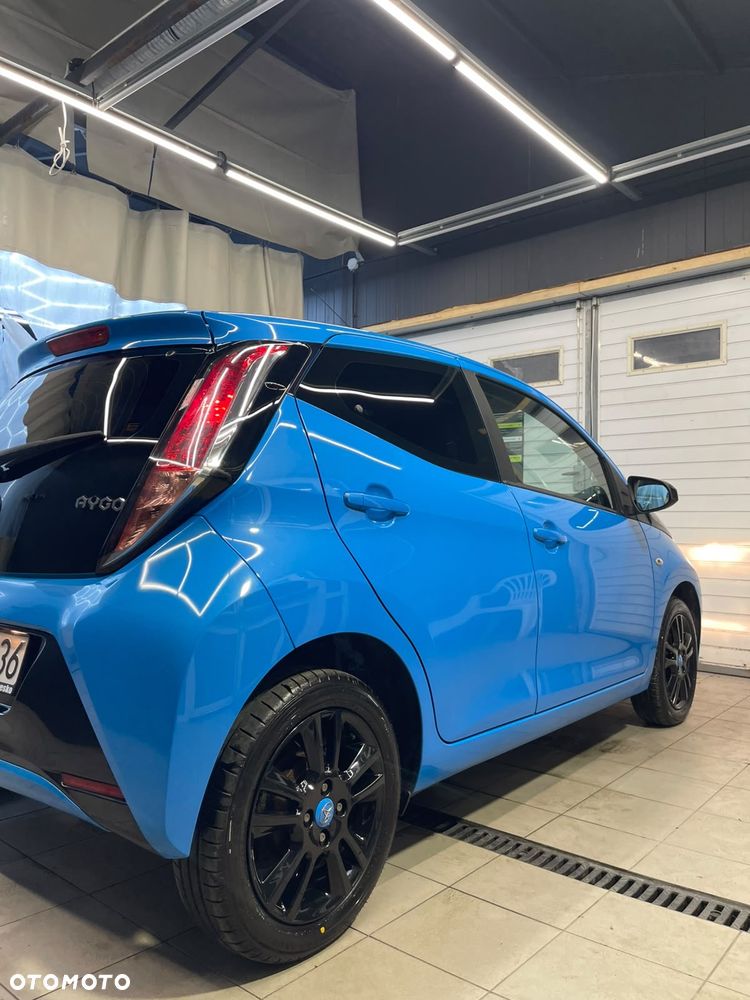 Toyota Aygo x-clusiv - 14