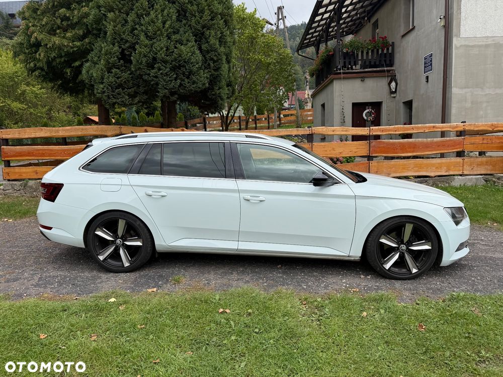 Skoda Superb 2.0 TDI Sportline DSG - 1