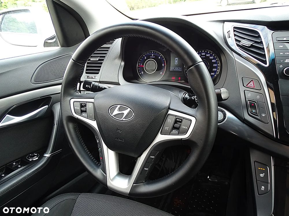Hyundai i40 i40cw 1.7 CRDi Fifa World Cup Edition - 33