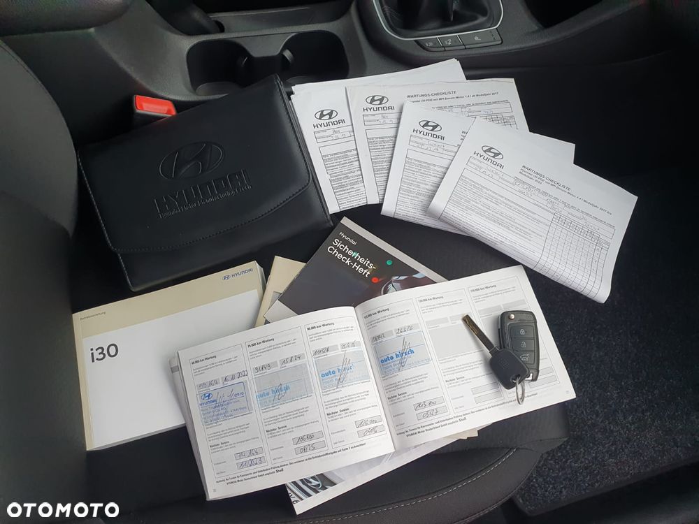 Hyundai i30 blue Kombi 1.4 YES Silver - 13