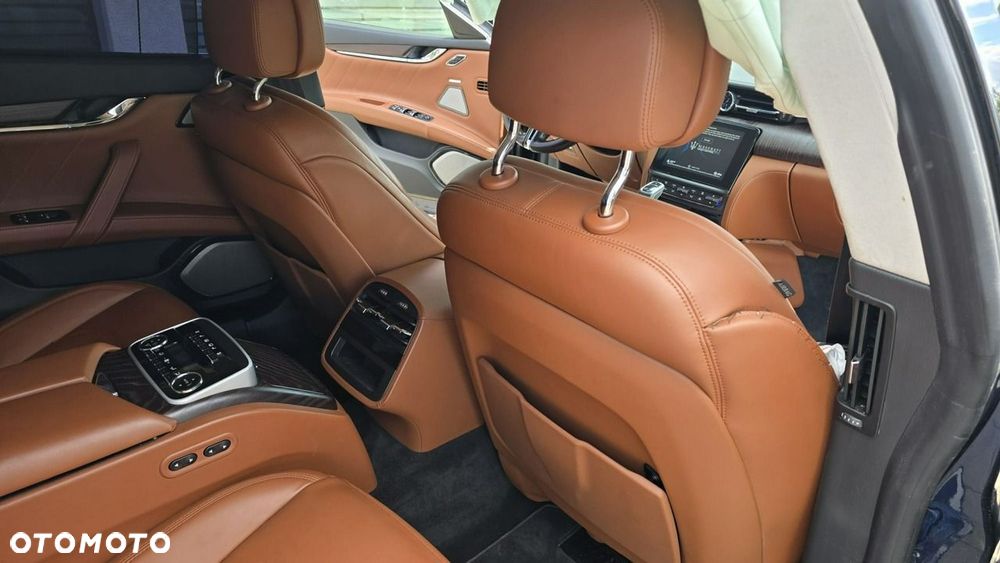Maserati Quattroporte - 32