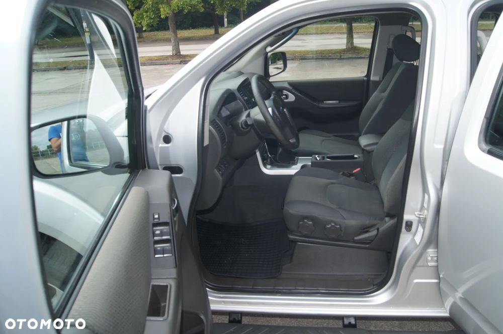 Nissan Navara 2.5 D SE Long EU5 - 13