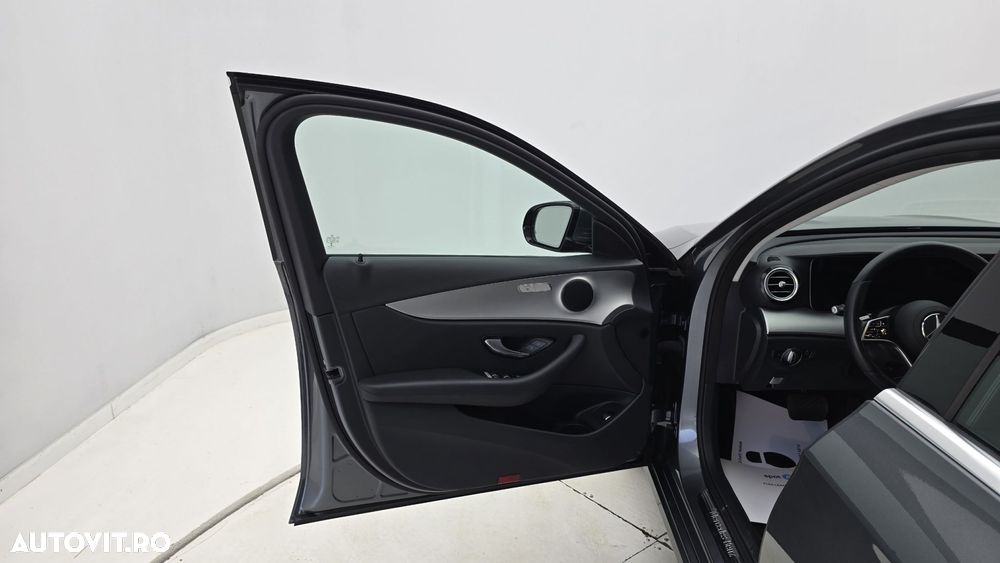 Mercedes-Benz E - 10