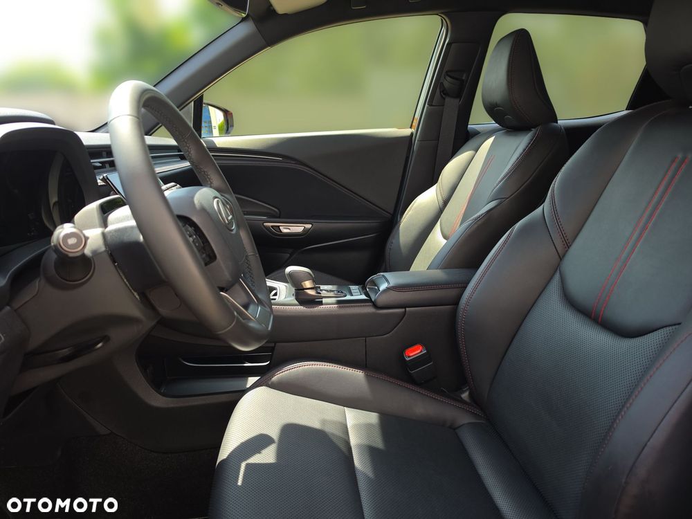 Lexus LBX 1.5 Hybrid Emotion - 22