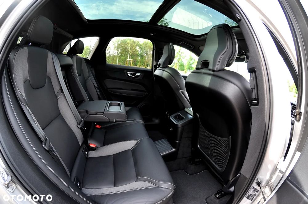 Volvo XC 60 T6 AWD Recharge Geartronic RDesign - 30
