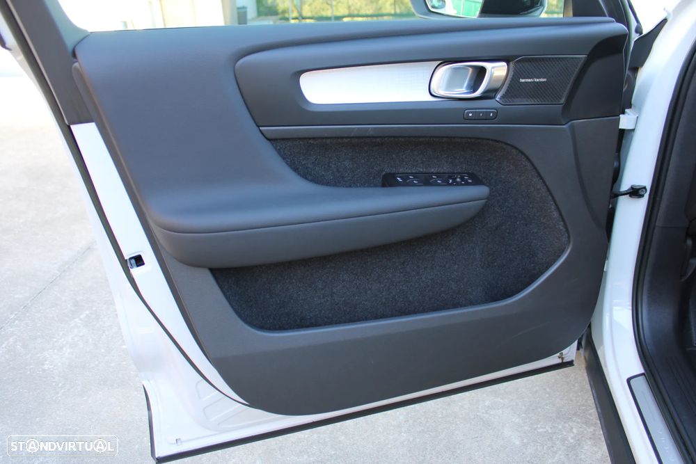 Volvo XC 40 1.5 T2 Plus Dark Auto - 45