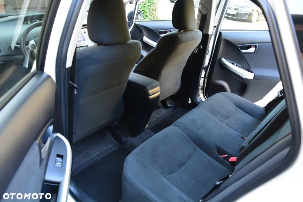 Toyota Prius (Hybrid) Comfort - 8