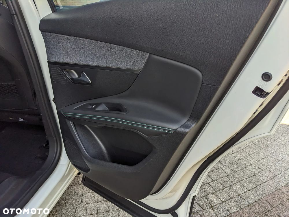 Peugeot 3008 1.2 PureTech Allure Pack S&S EAT8 - 28
