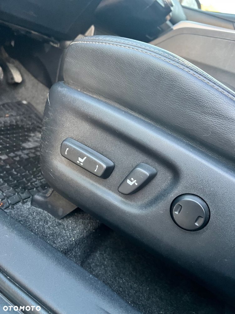 Toyota Prius+ (Hybrid) Executive - 21