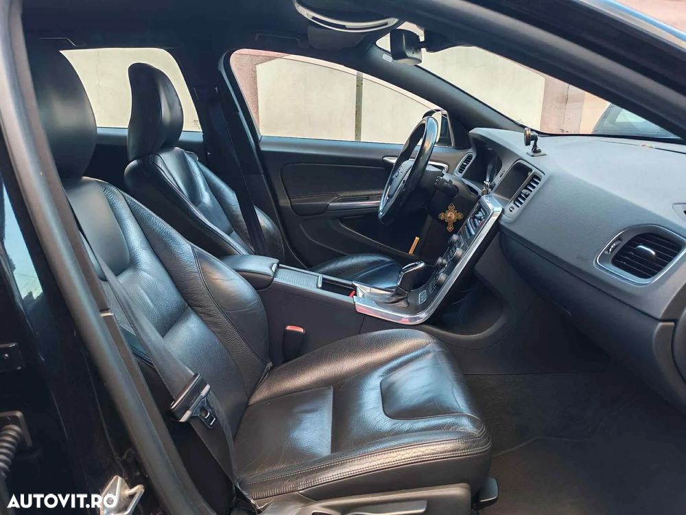 Volvo V60 D6 Plug-In-Hybrid AWD Geartronic Momentum - 4