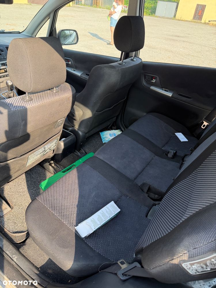 Toyota Corolla Verso 2.0 D-4D - 12