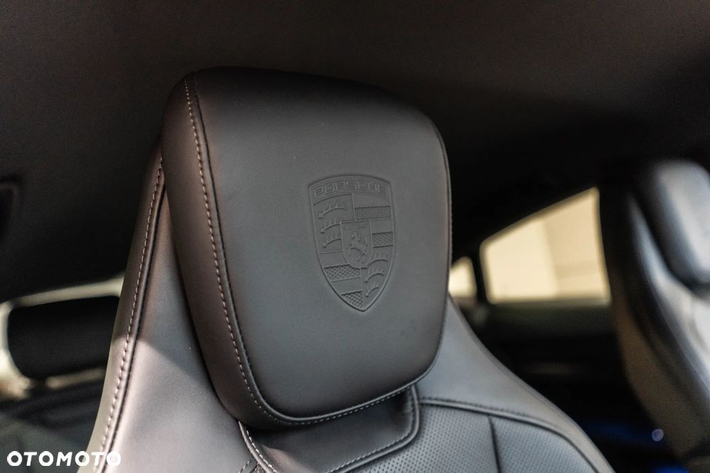Porsche Taycan 105kWh 4 Black Edition - 33