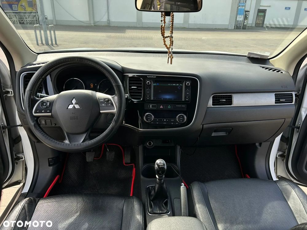 Mitsubishi Outlander 2.2 DID Instyle Navi - 14