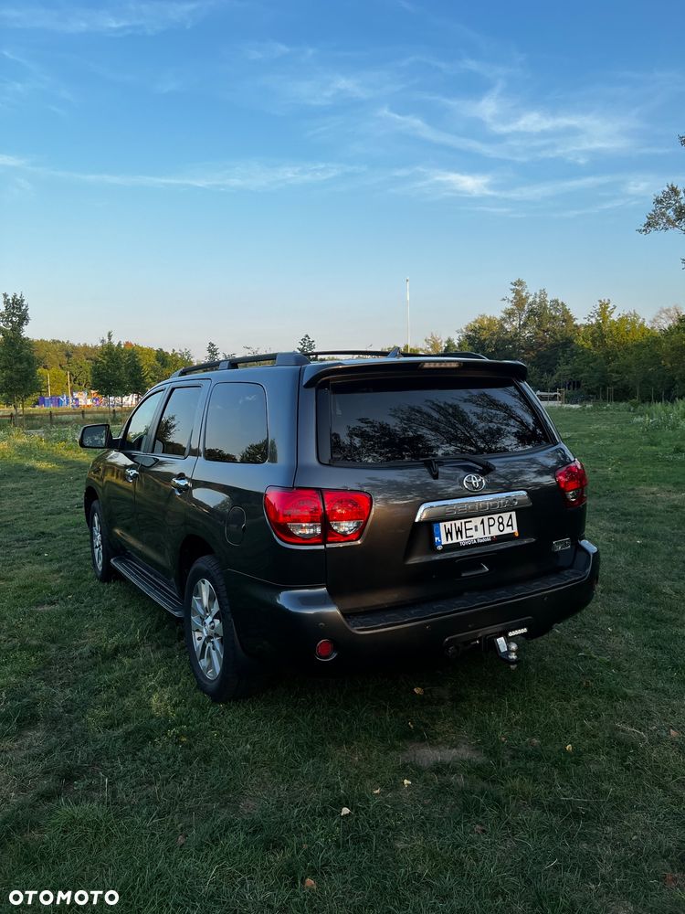 Toyota Sequoia - 5