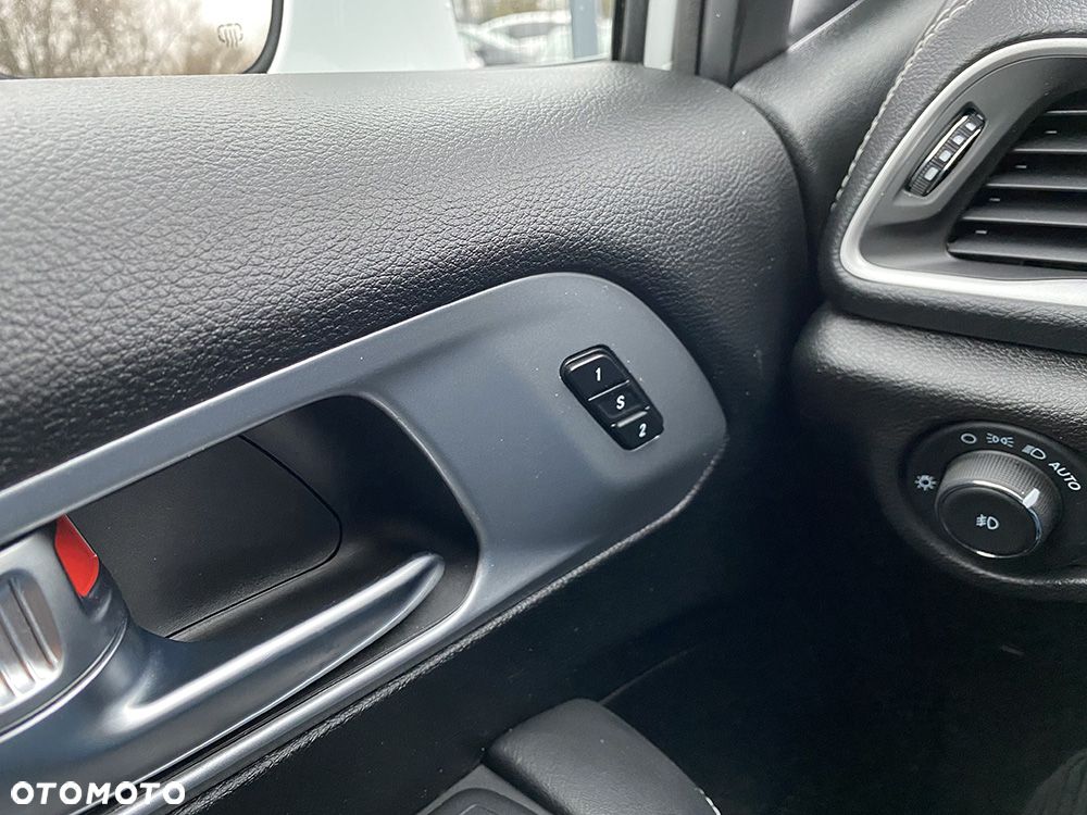 Chrysler Pacifica - 35