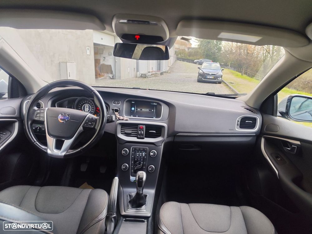 Volvo V40 Cross Country 1.6 D2 Momentum - 3