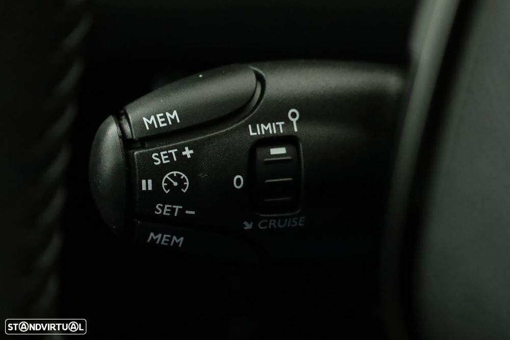 Peugeot e-208 51 kWh Allure - 18