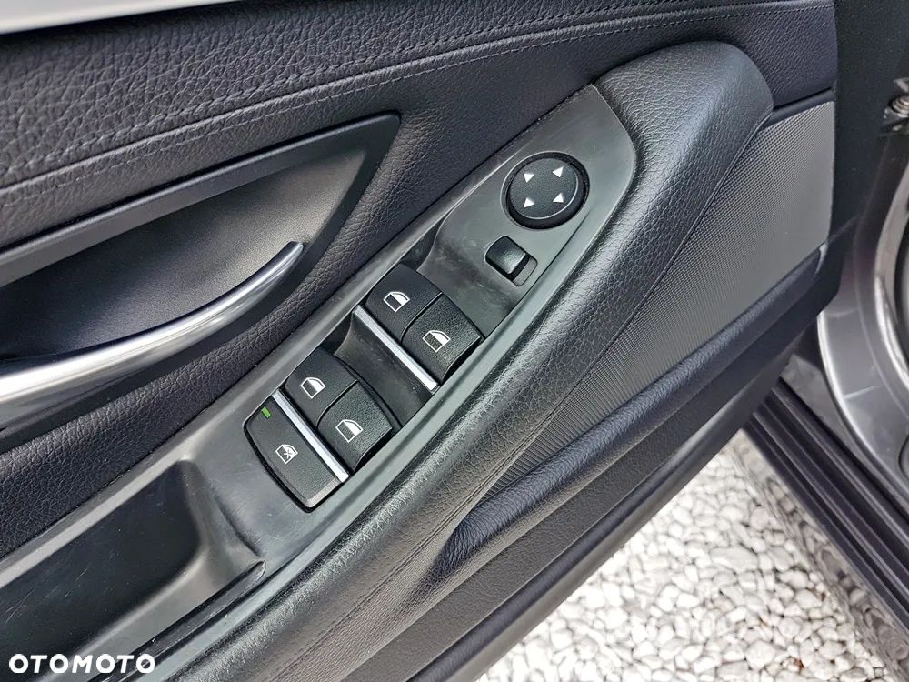BMW Seria 5 518d Touring Luxury Line - 13