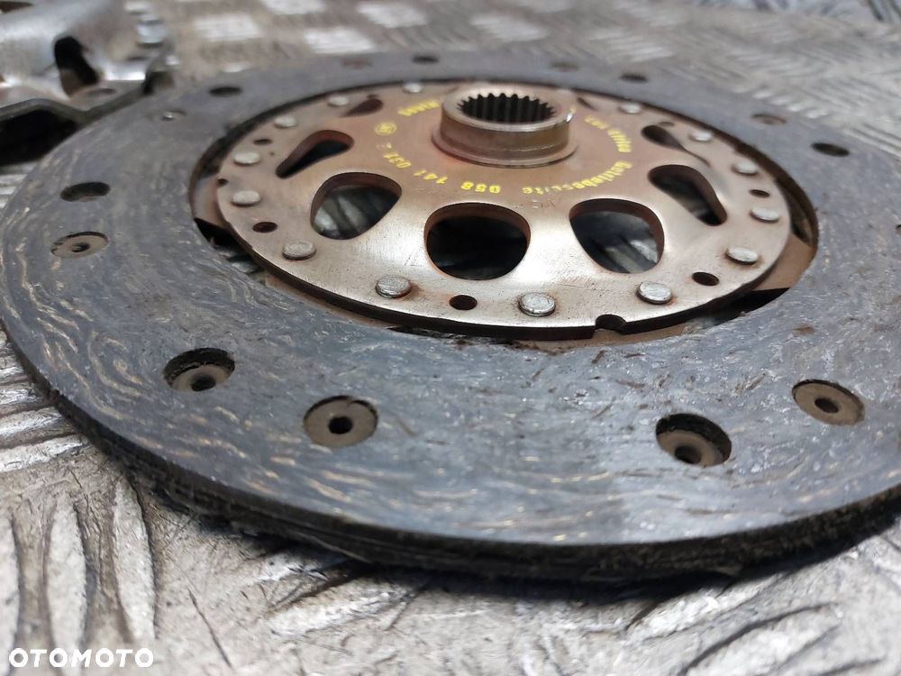KOŁO DWUMASOWE + TARCZA + DOCISK AUDI A4 B5 1.8 20V 058105266 - 5