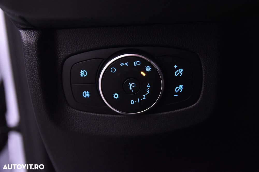 Ford Transit Courier Van - 12