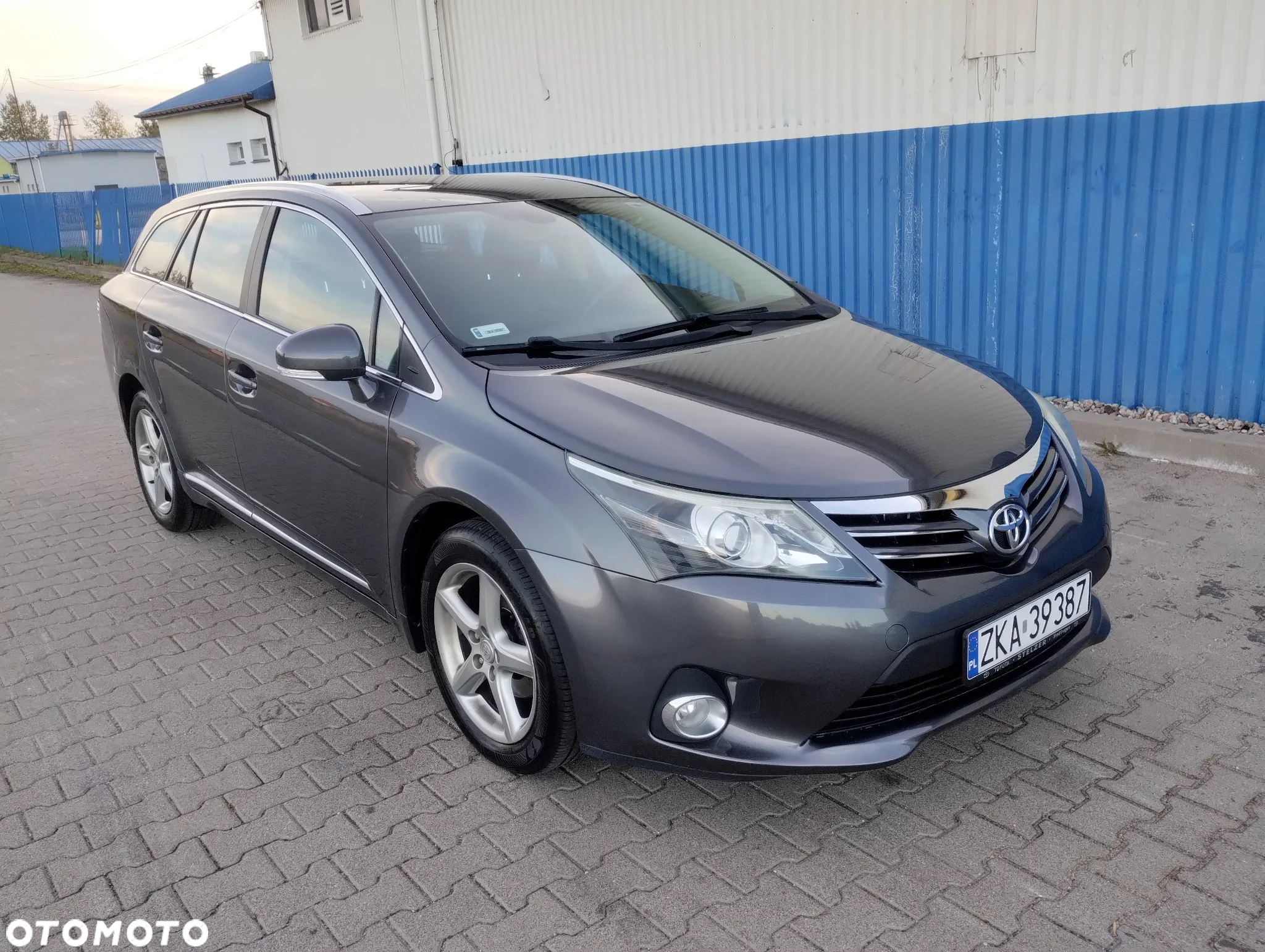 Toyota Avensis 1.8 Premium - 11